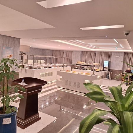 Maden Alrawda Medina Exterior foto The lounge at the airport