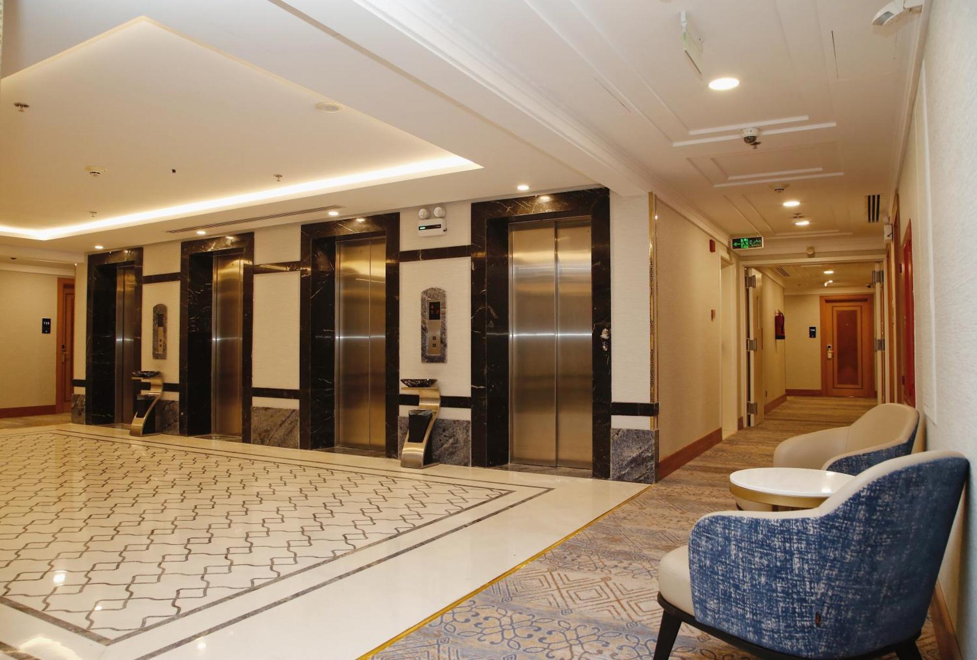 Maden Alrawda Medina Exterior foto Elevators at the hotel