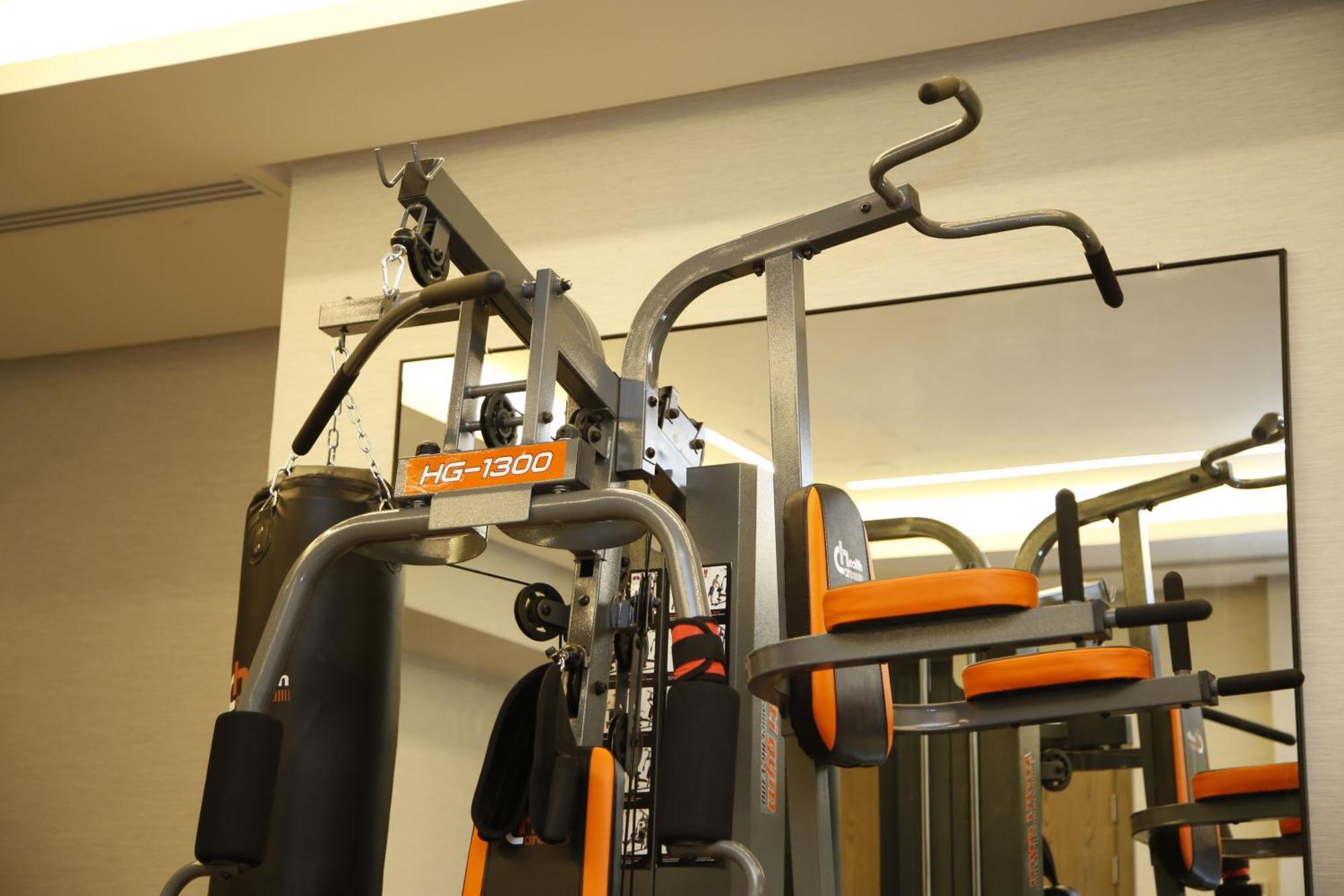 Maden Alrawda Medina Exterior foto A chin-up bar