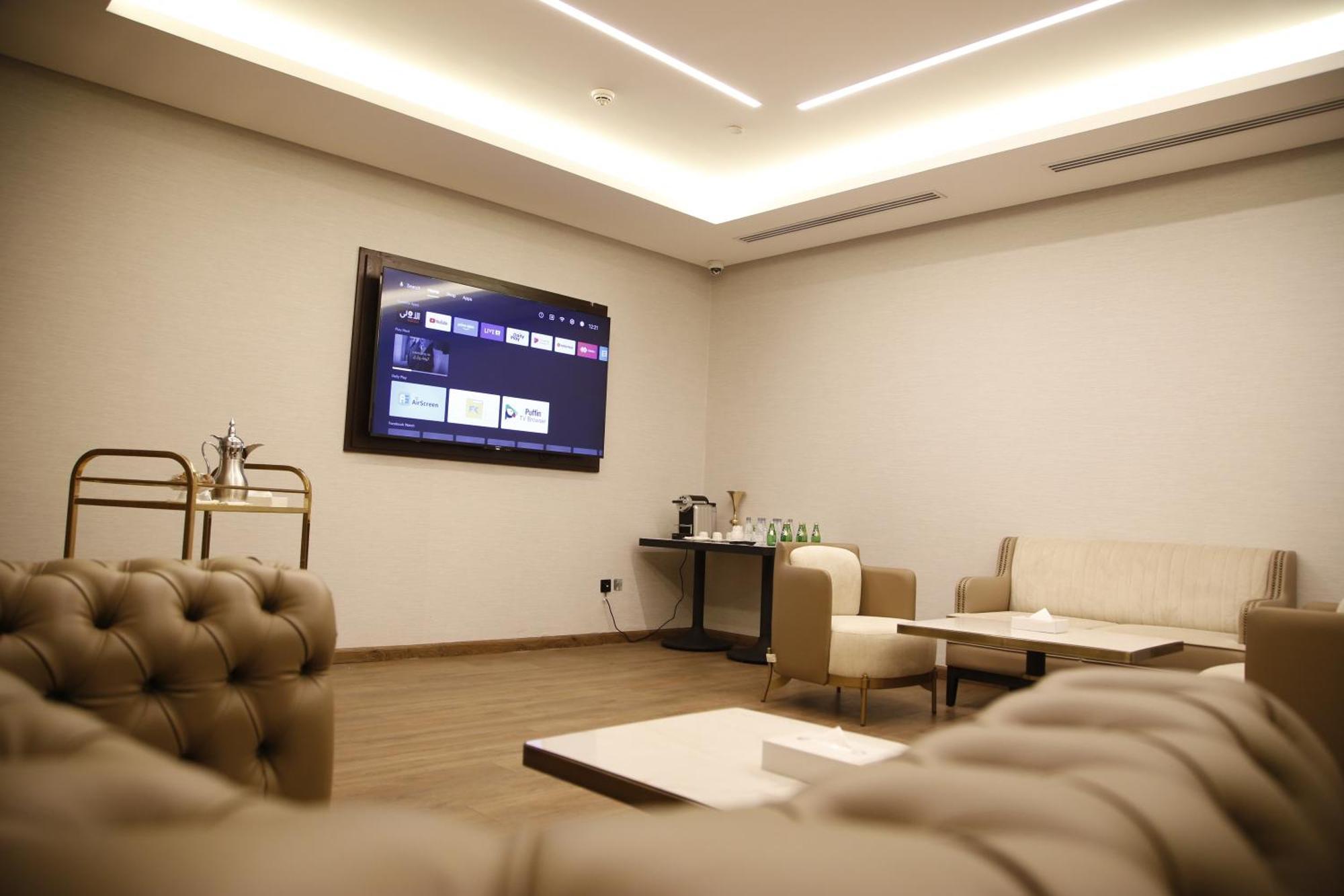 Maden Alrawda Medina Exterior foto The lounge at the airport