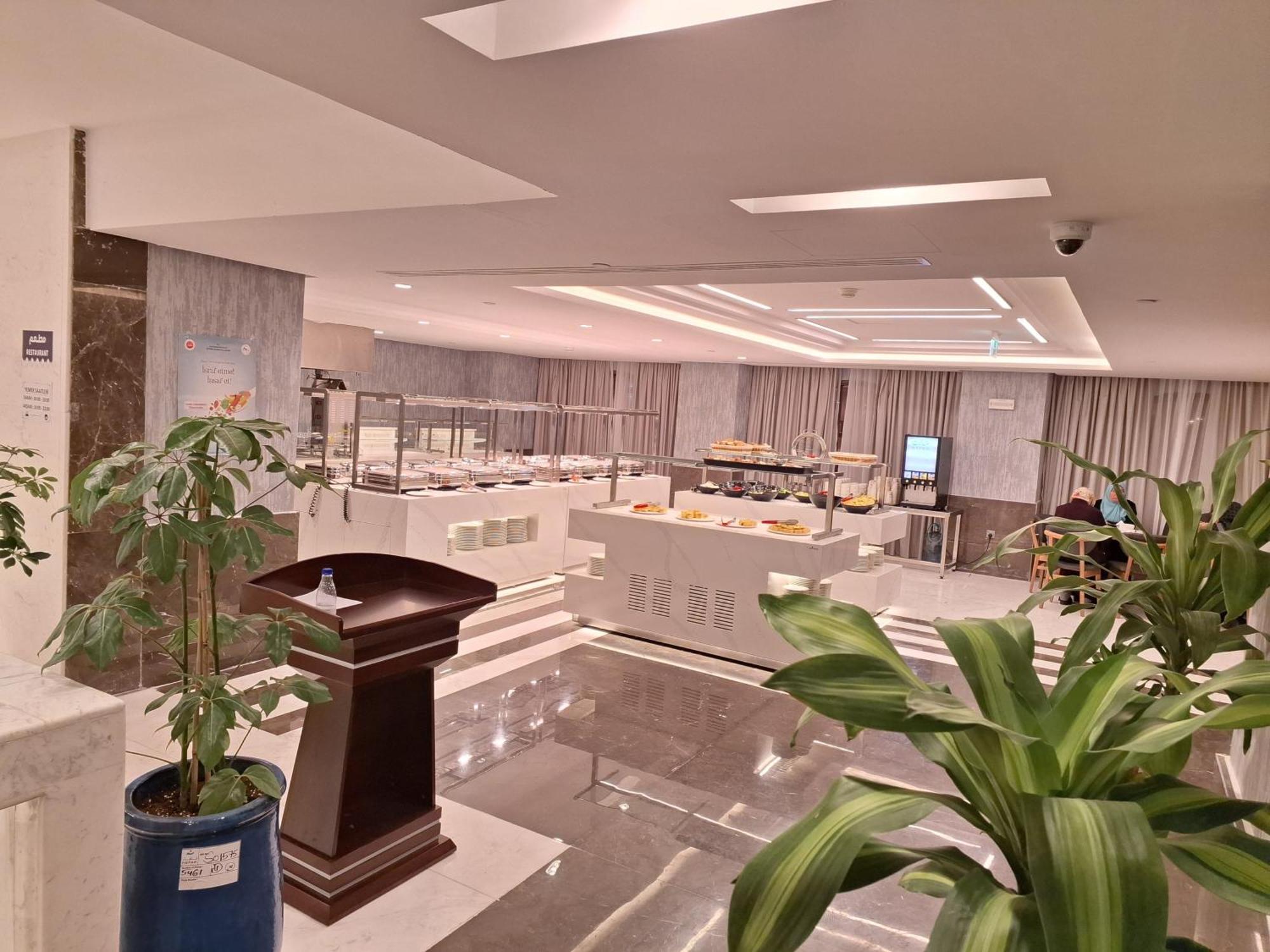 Maden Alrawda Medina Exterior foto The lounge at the airport